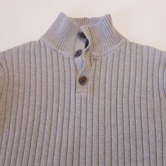 GAP Brand Gray Men's Large Sweater with 3-Button Collar. 100% Cotton. - Picture 2 of 6